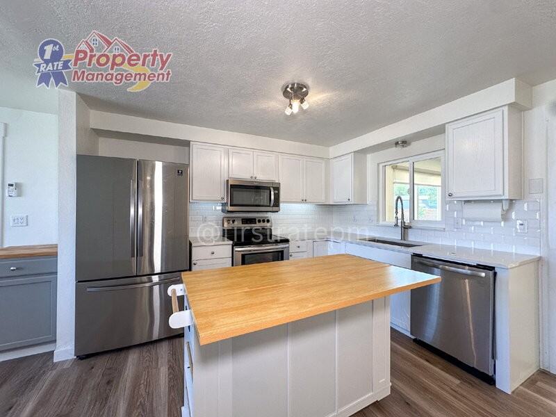 7703 S Mistyglen Ave - Photo 7 of 32