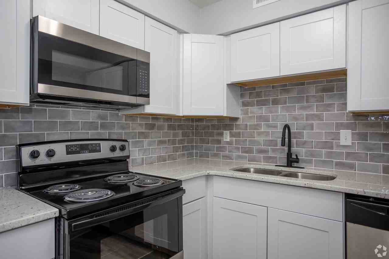 Dalecrest Place - Photo 3 of 33