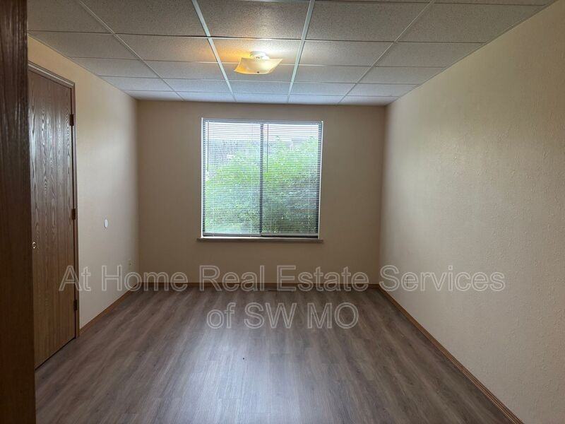 722 E Bain St - Photo 3 of 7