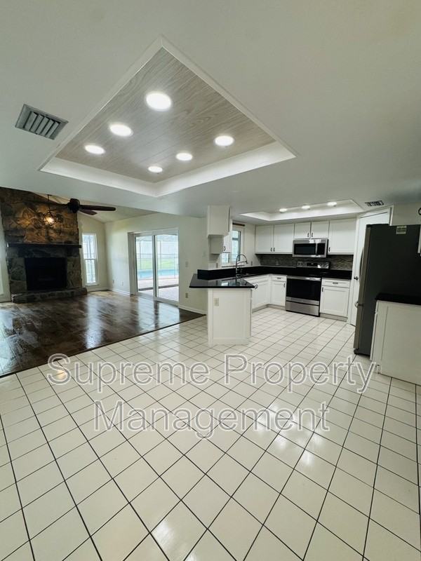 2437 Bucknell Dr - Photo 2 of 23