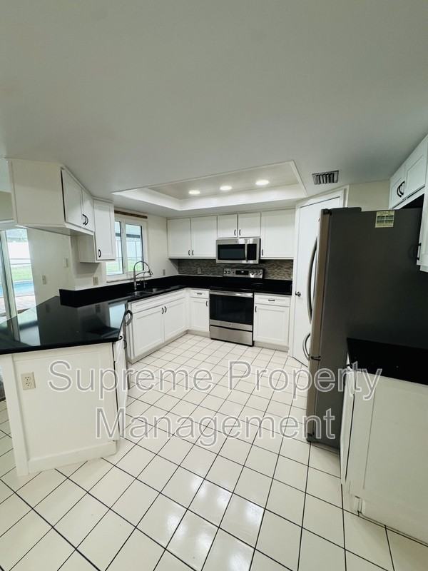 2437 Bucknell Dr - Photo 3 of 23