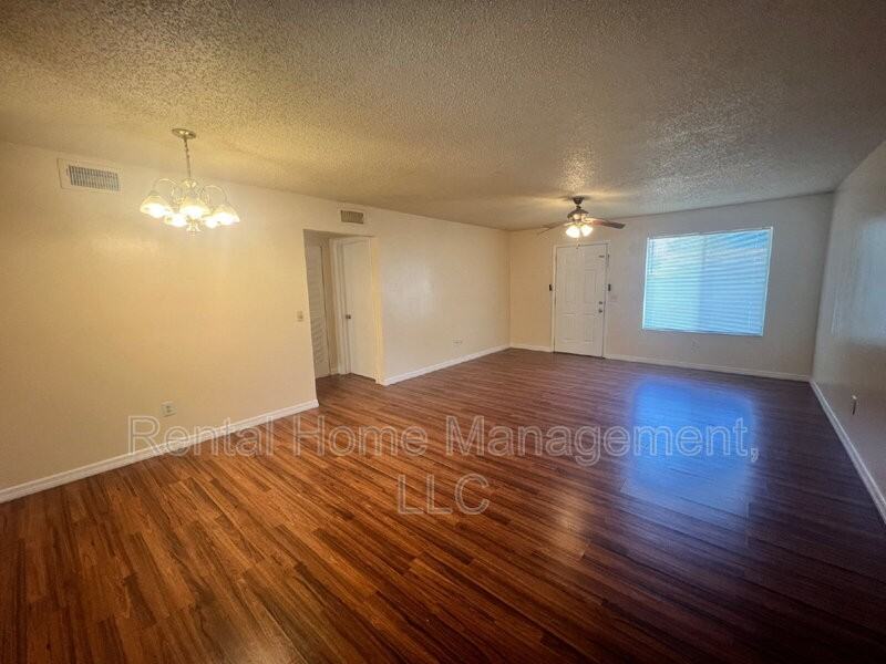 343 E Rosewood Ln - Photo 2 of 8