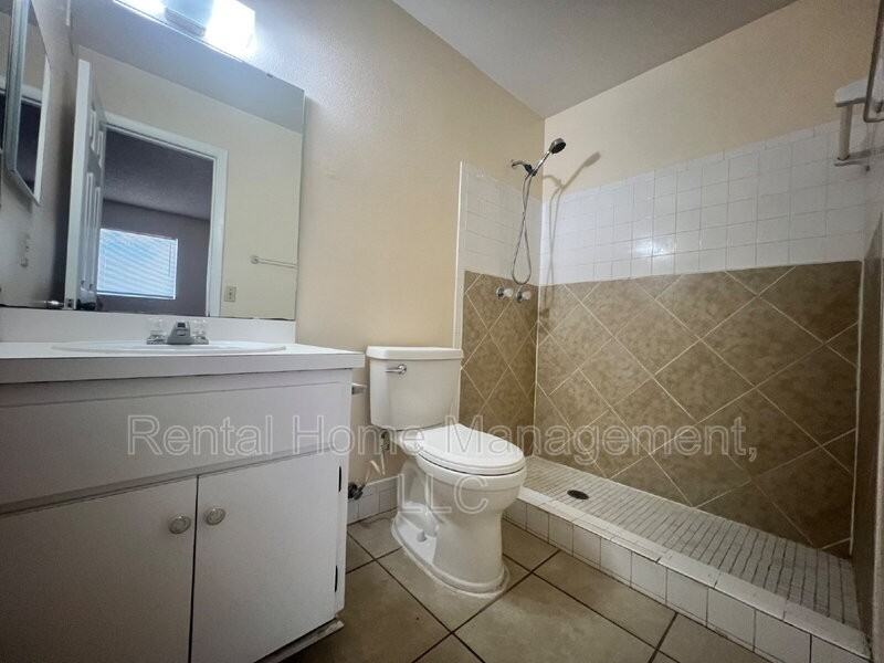 343 E Rosewood Ln - Photo 5 of 8