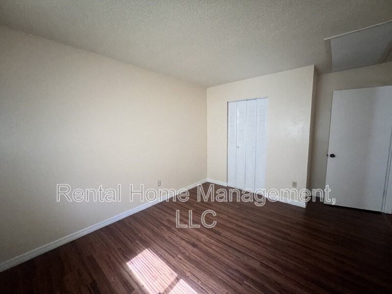 343 E Rosewood Ln - Photo 7 of 8