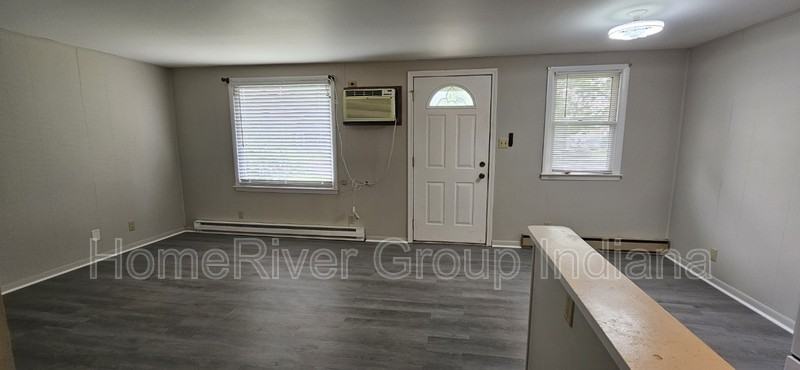 513 S Main St - Photo 3 of 13