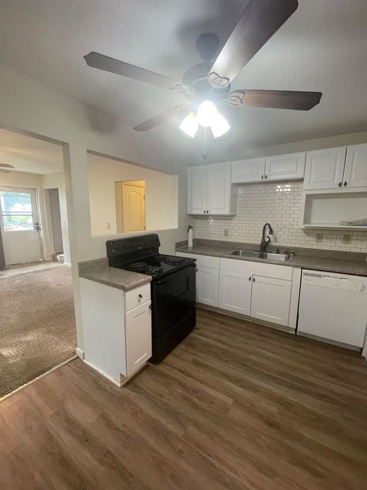 667 Thornton St - Photo 2 of 10