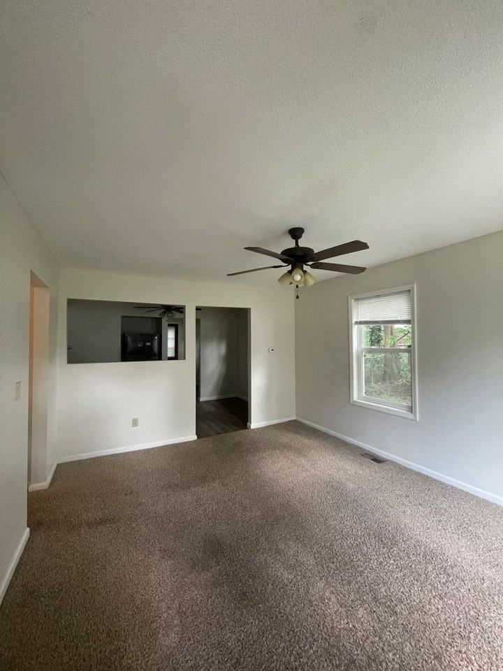 667 Thornton St - Photo 3 of 10