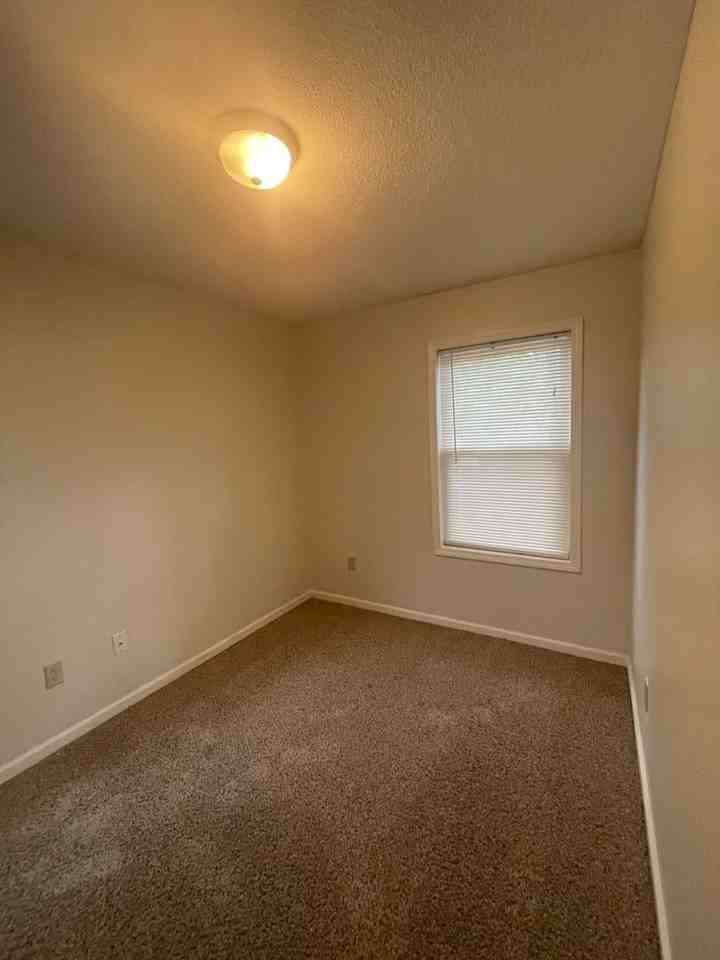 667 Thornton St - Photo 6 of 10