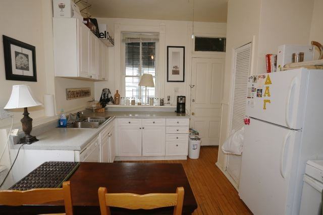 2031 W Moffat St #2 - Photo 2 of 20