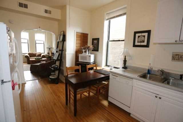 2031 W Moffat St #2 - Photo 4 of 20