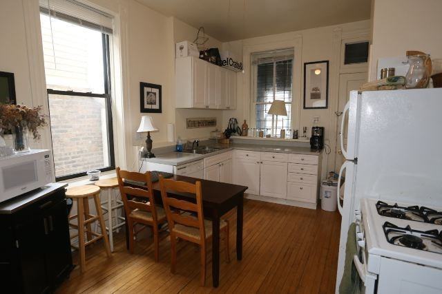 2031 W Moffat St #2 - Photo 7 of 20