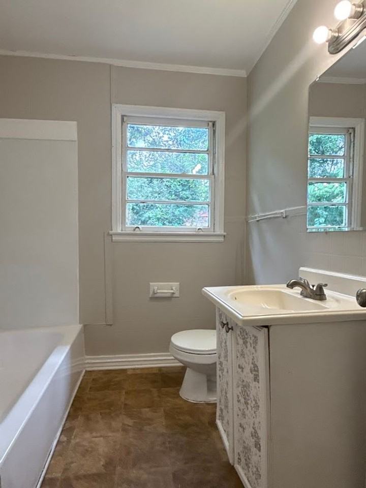 1624 Eastland Rd Se - Photo 6 of 9
