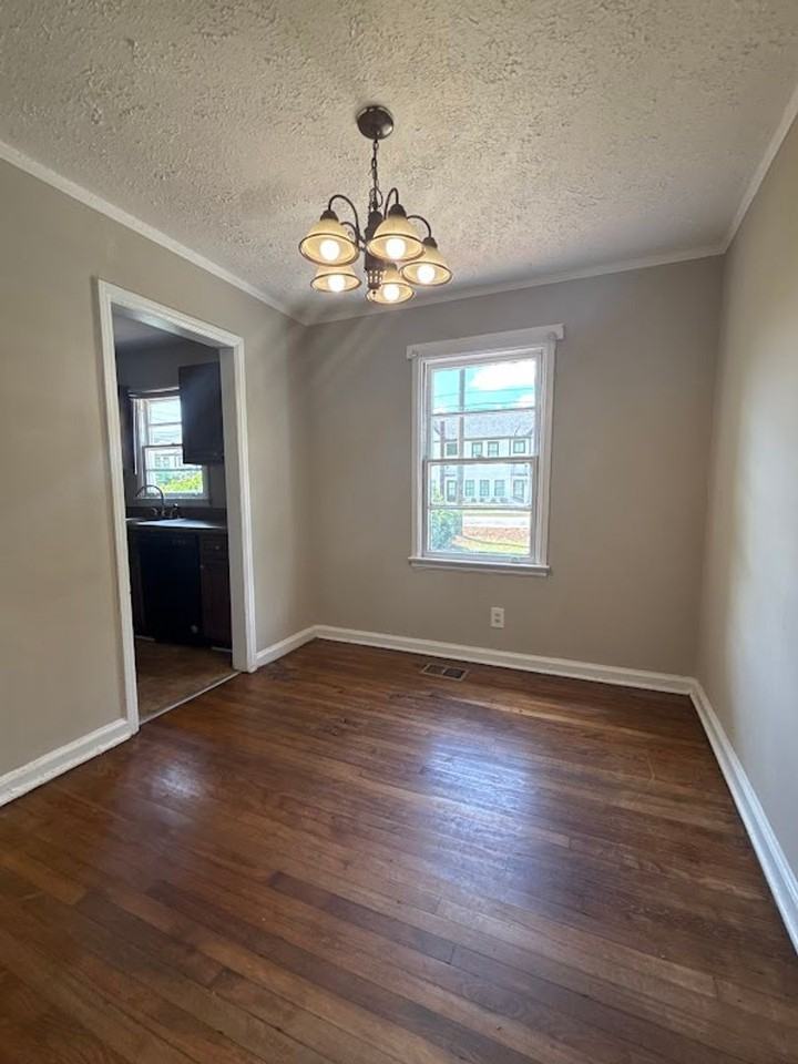1624 Eastland Rd Se - Photo 7 of 9