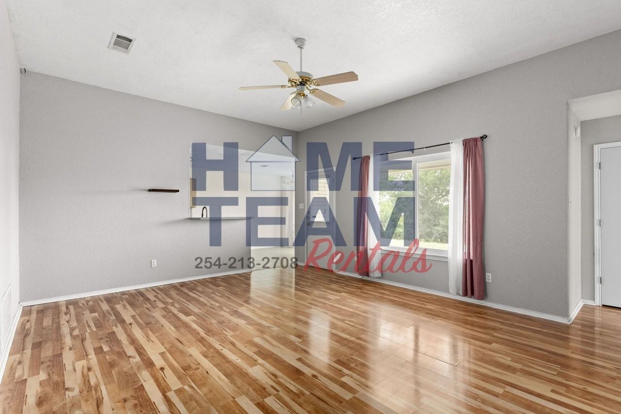 2805 Larissa Dr - Photo 2 of 15