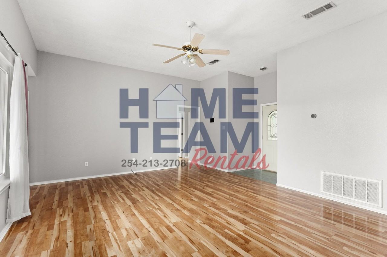 2805 Larissa Dr - Photo 3 of 15