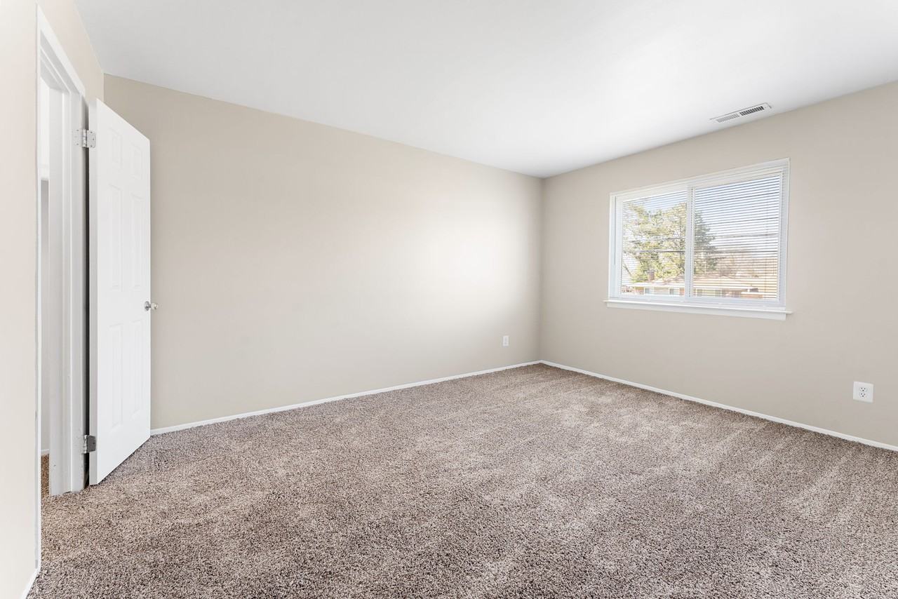 Huron River Garden City - Photo 7 of 21