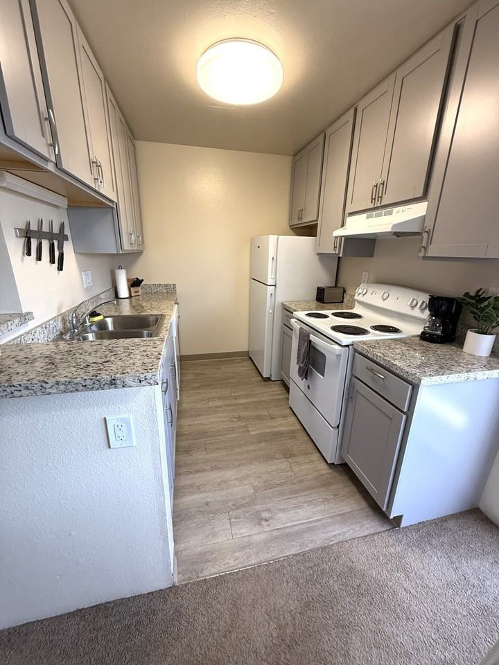 4455 & 4465 Cherokee Avenue - Photo 5 of 50