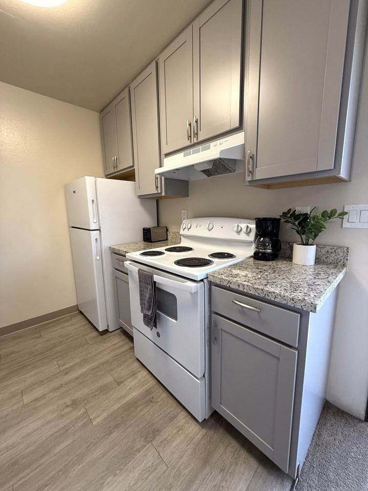 4455 & 4465 Cherokee Avenue - Photo 6 of 50