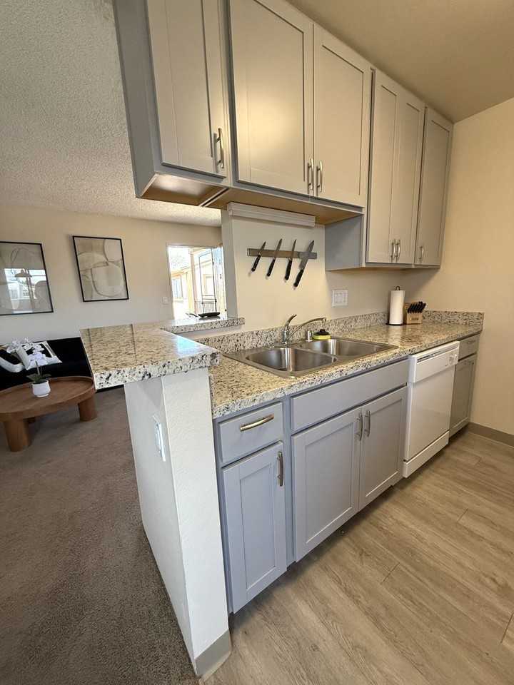 4455 & 4465 Cherokee Avenue - Photo 7 of 50