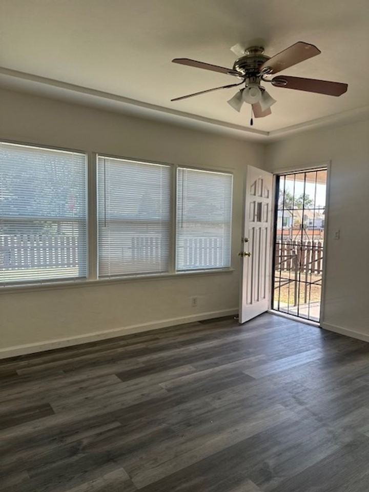 501 Linda Vista Dr - Photo 3 of 11