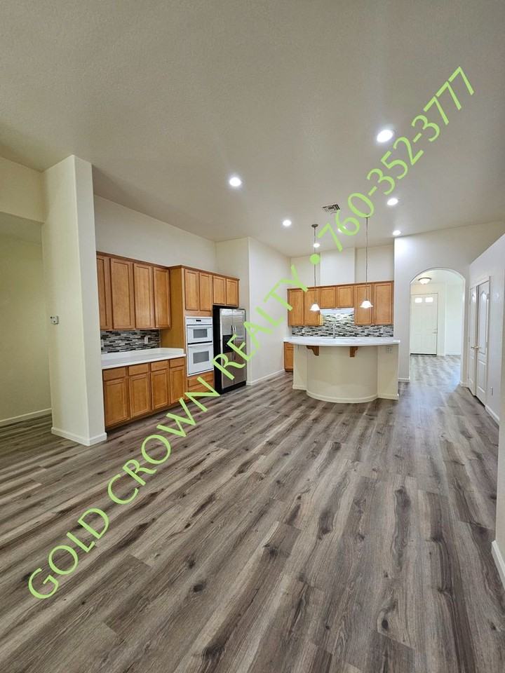 327 Countryside Dr - Photo 2 of 18