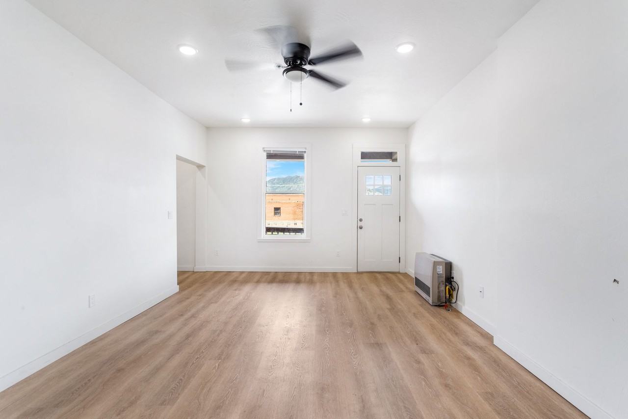 615 S Wyoming - Photo 4 of 20