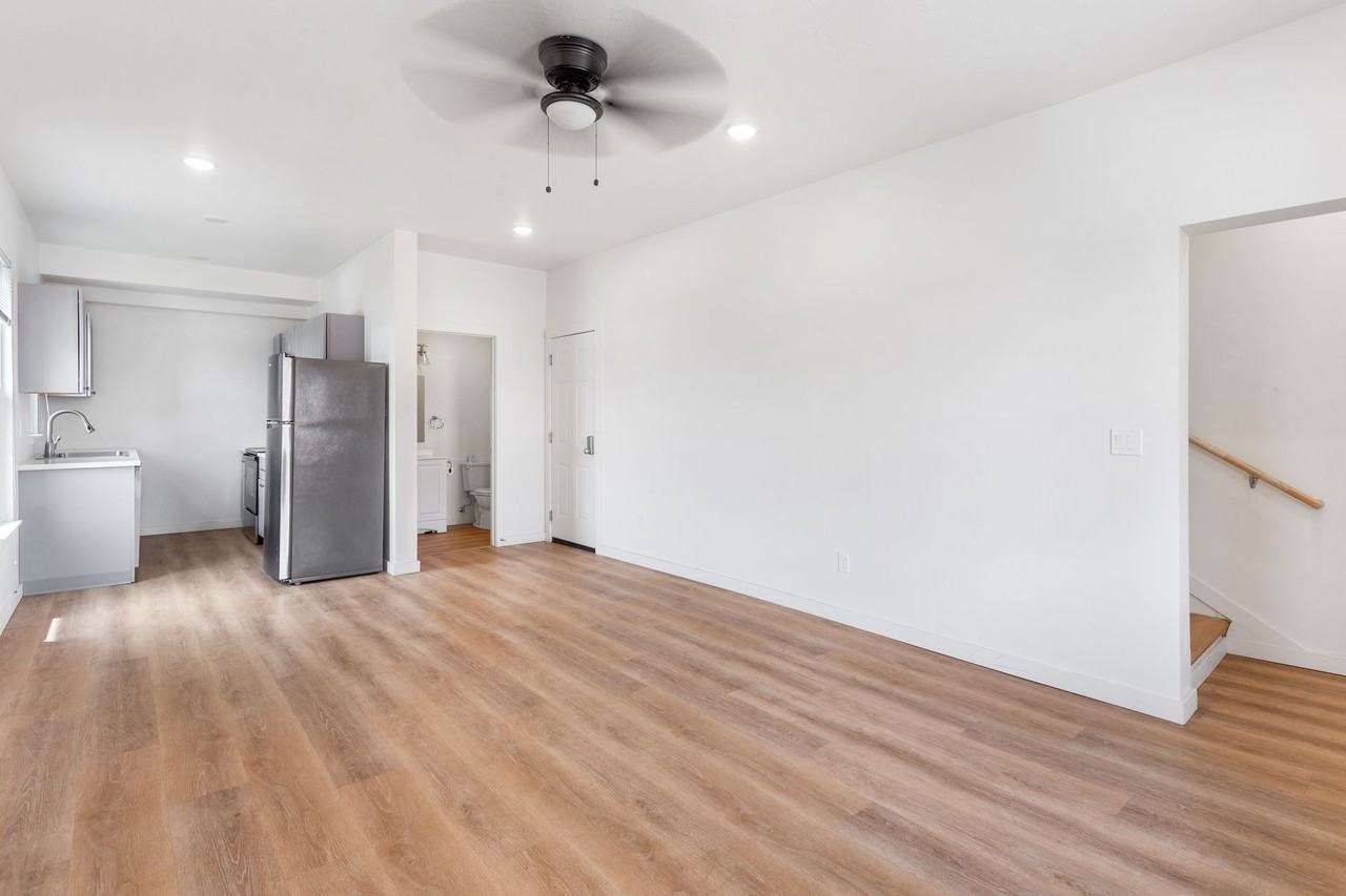 615 S Wyoming - Photo 5 of 20