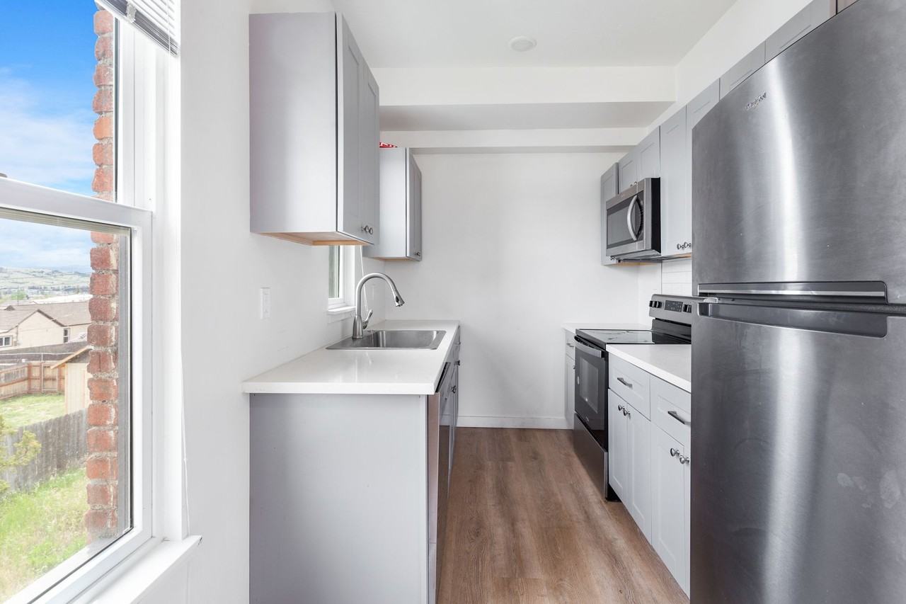 615 S Wyoming - Photo 7 of 20