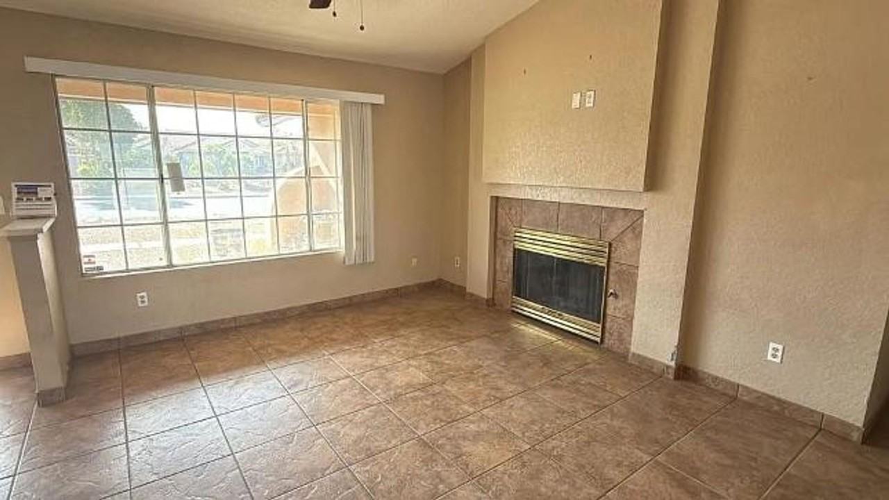 30848 Bloomsbury Ln - Photo 3 of 13