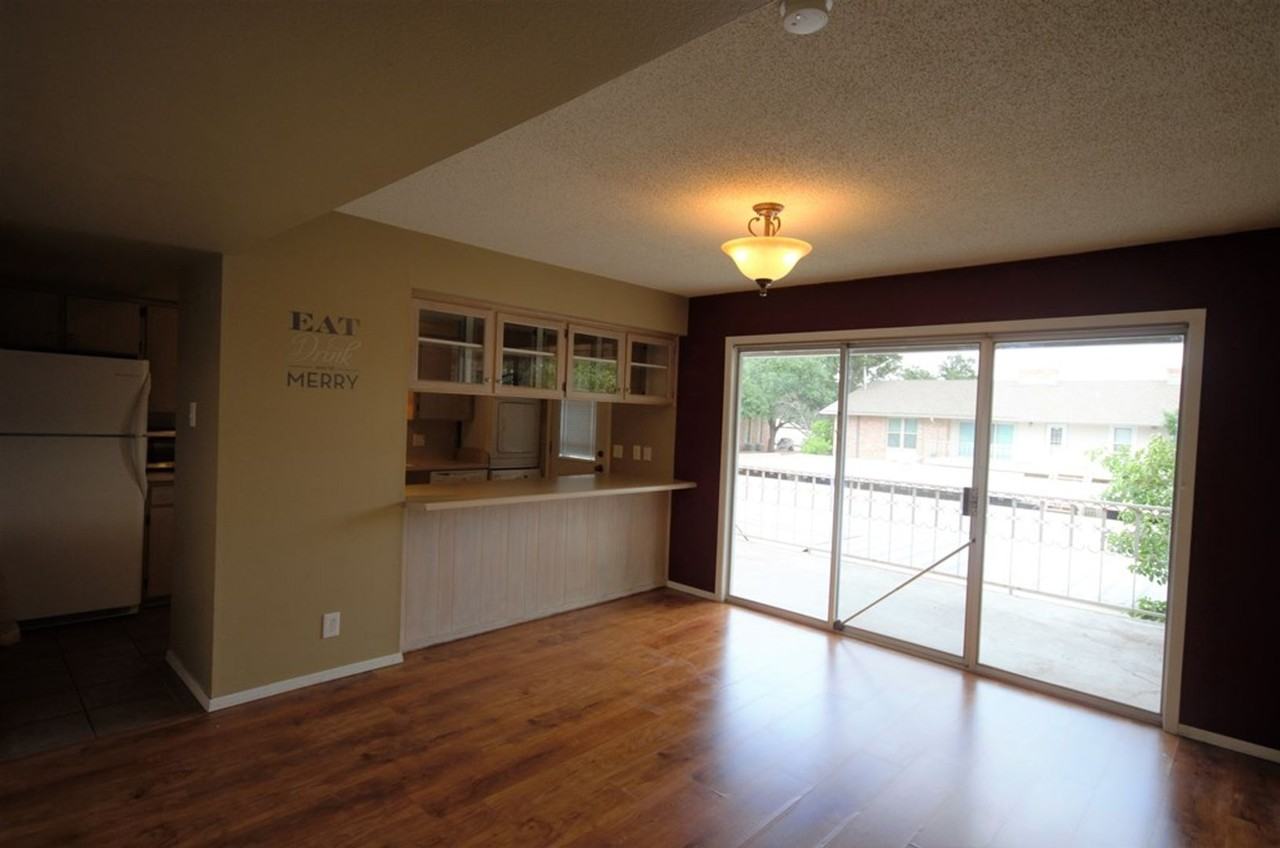 2482 University Ave - Photo 5 of 13