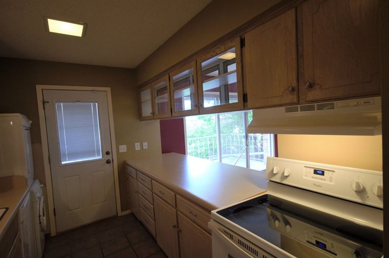 2482 University Ave - Photo 4 of 13