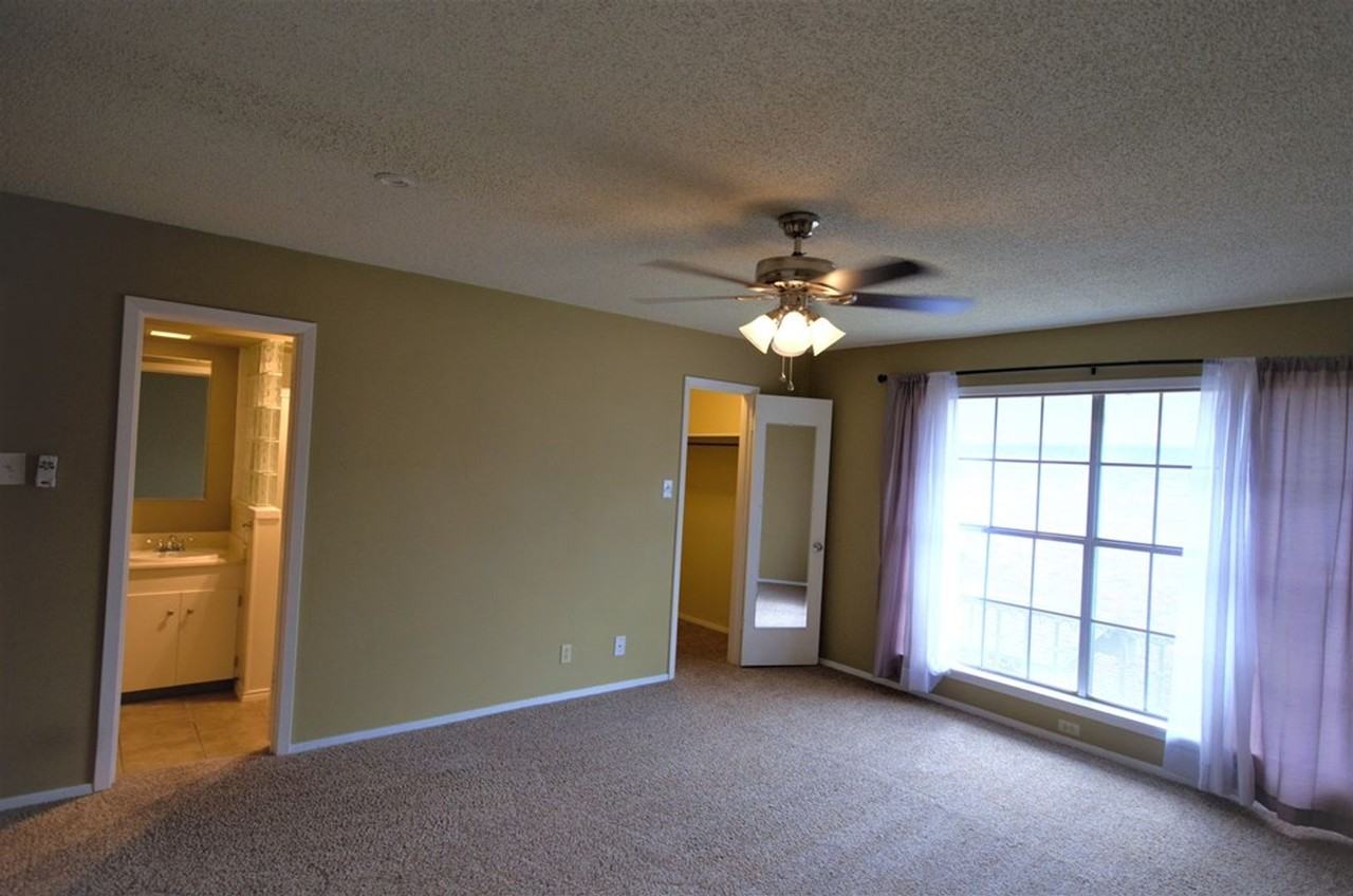 2482 University Ave - Photo 6 of 13