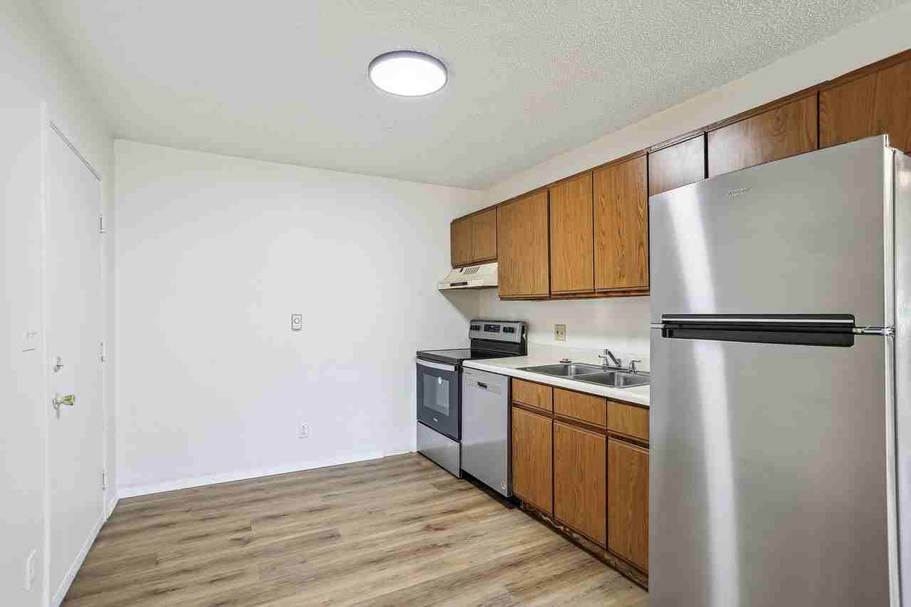 2404CL - Photo 7 of 10