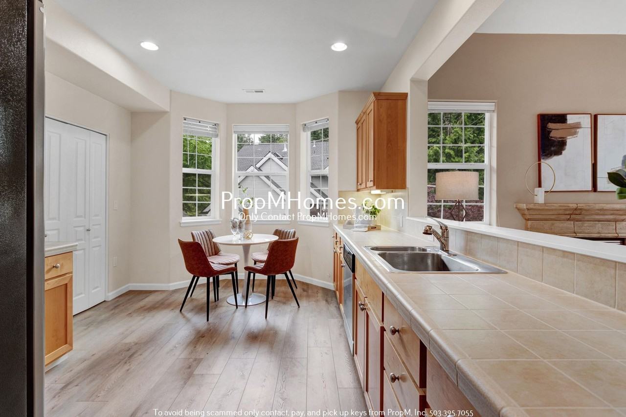 6595 Summerlinn Way - Photo 3 of 26