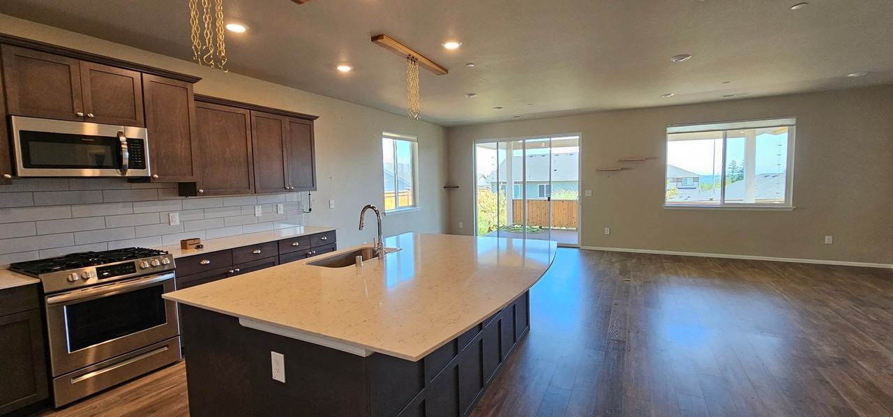 942 Timberline Ave - Photo 3 of 18