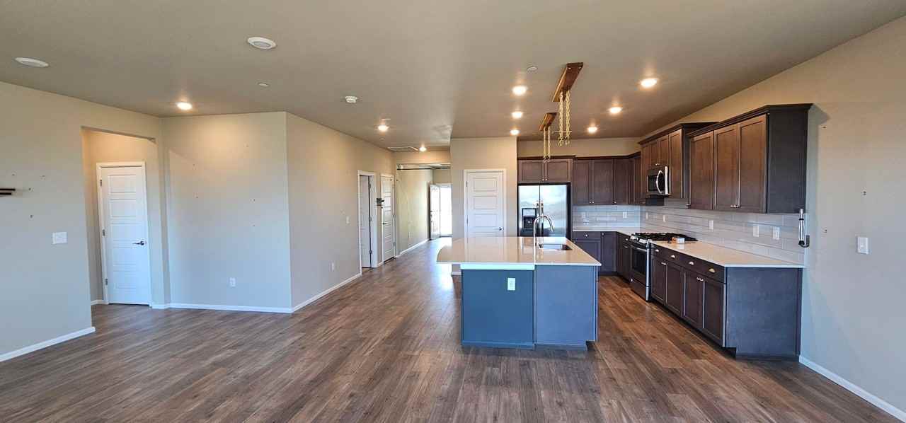 942 Timberline Ave - Photo 5 of 18