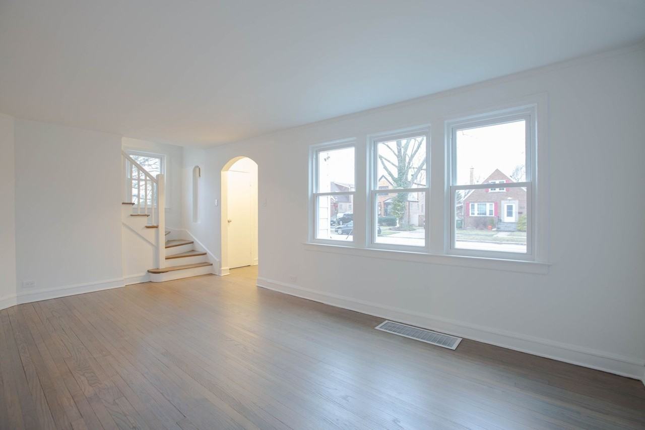 9237 S Utica Ave - Photo 7 of 24