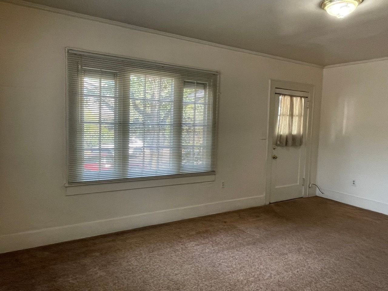 2010 Emerald St - Photo 4 of 28