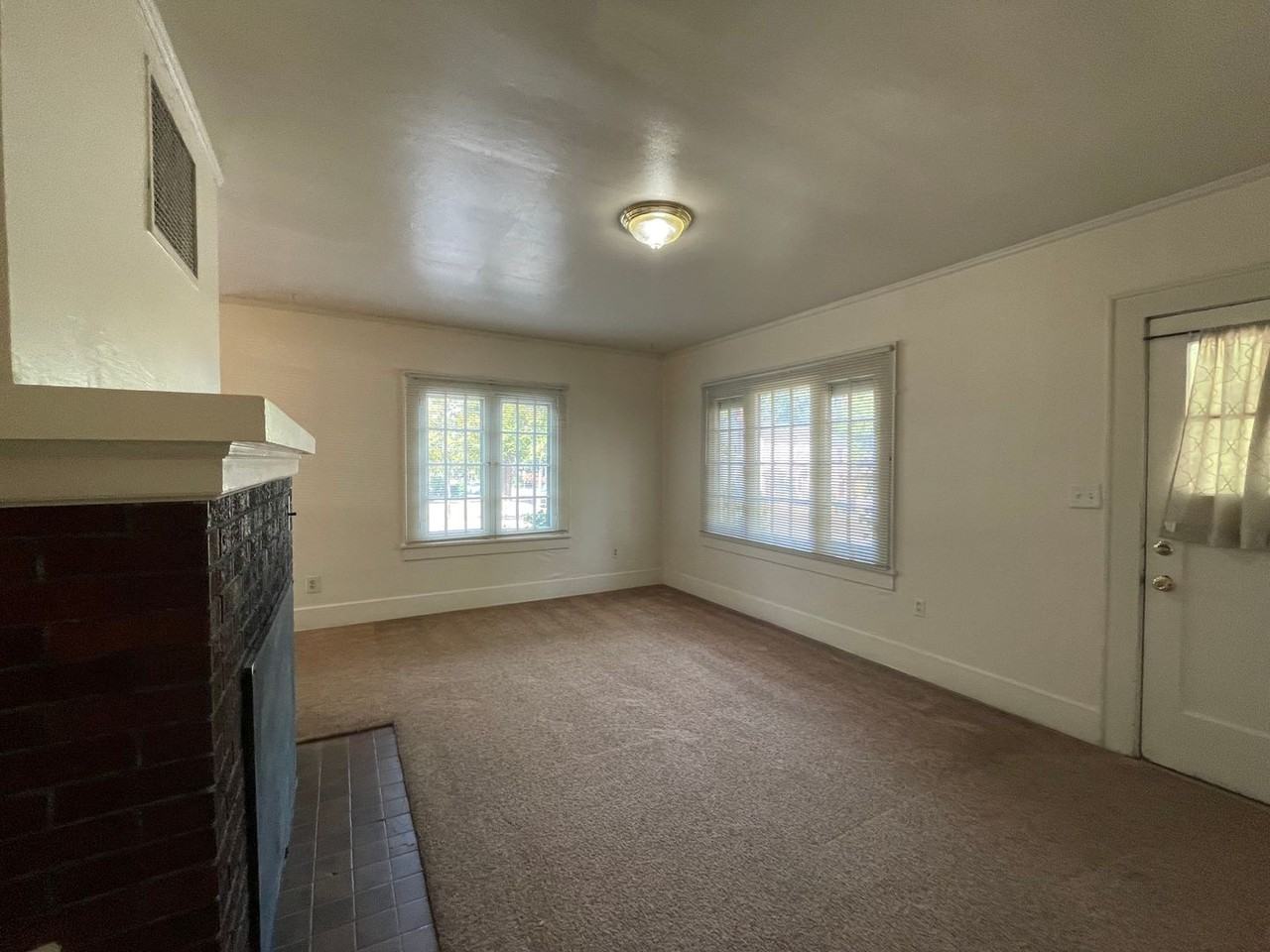 2010 Emerald St - Photo 5 of 28