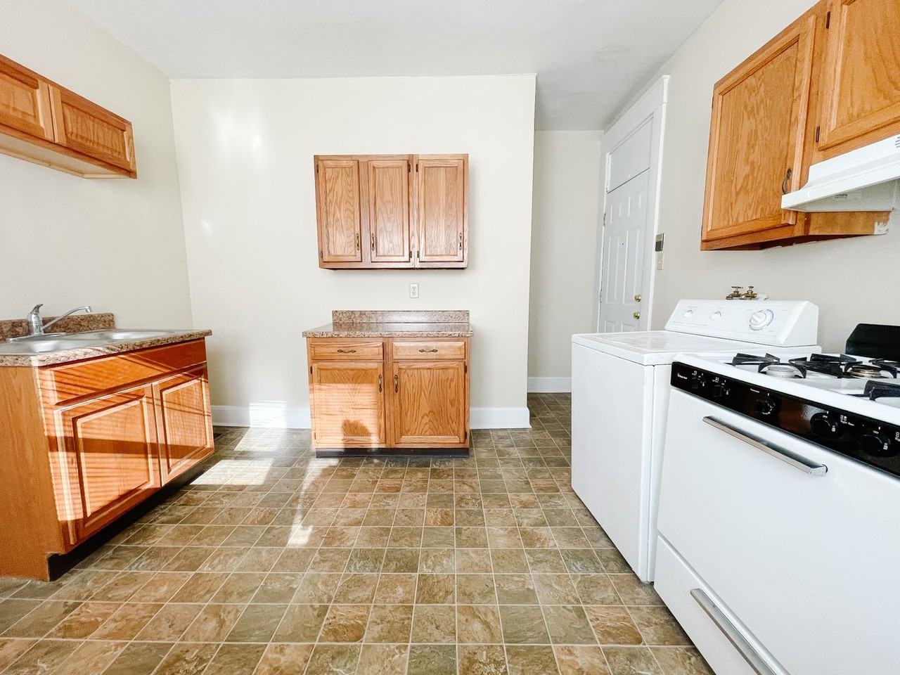 940 S 15th St - Photo 6 of 24