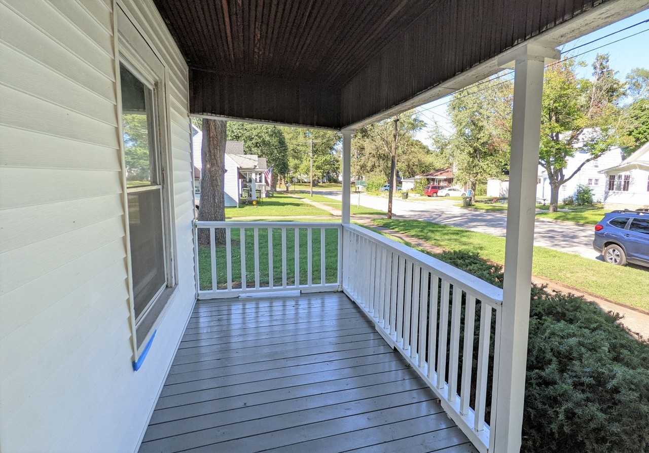 1943 Howden St - Photo 2 of 9