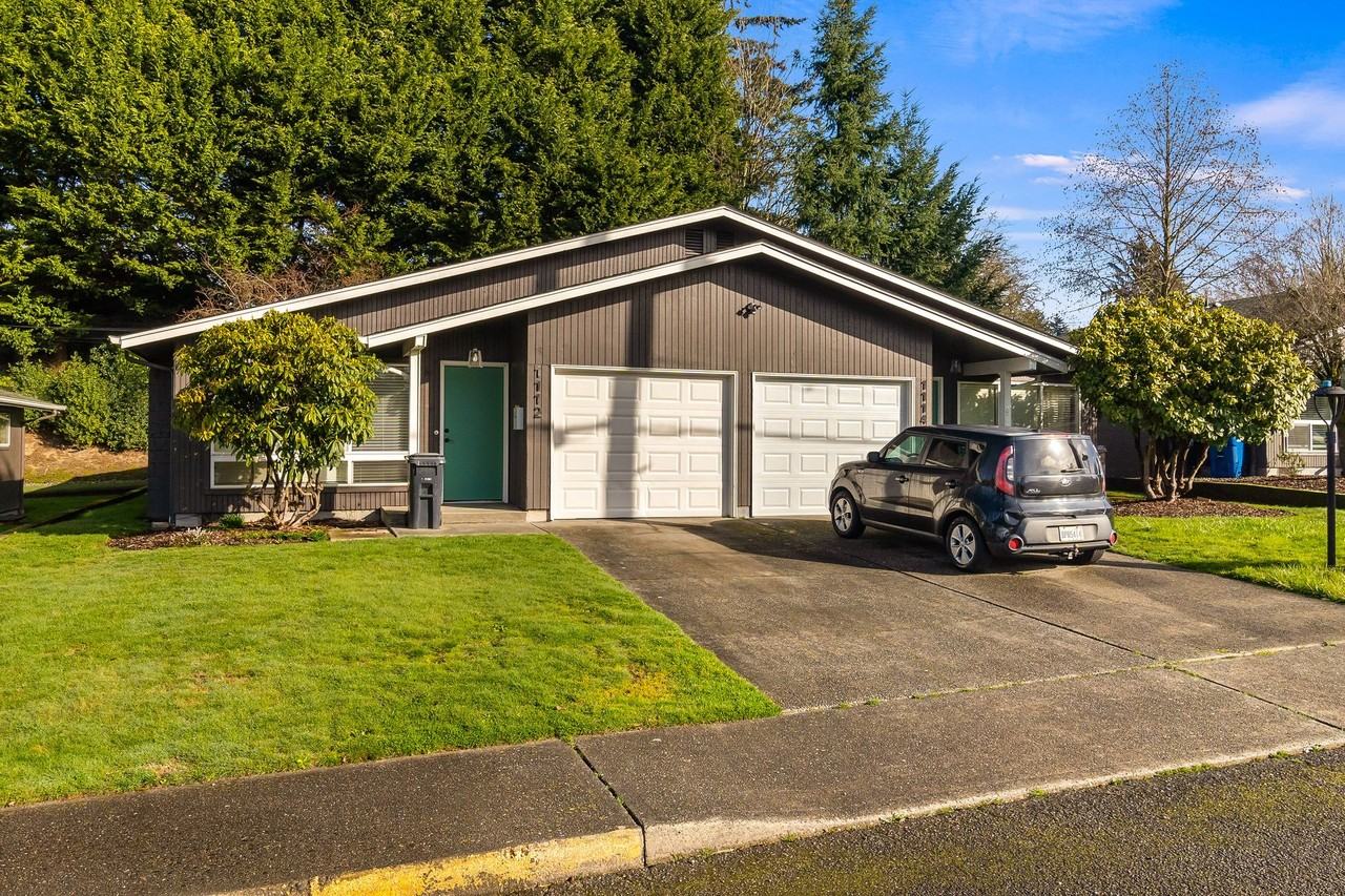 1102-1122 Duplexes - Photo 3 of 45