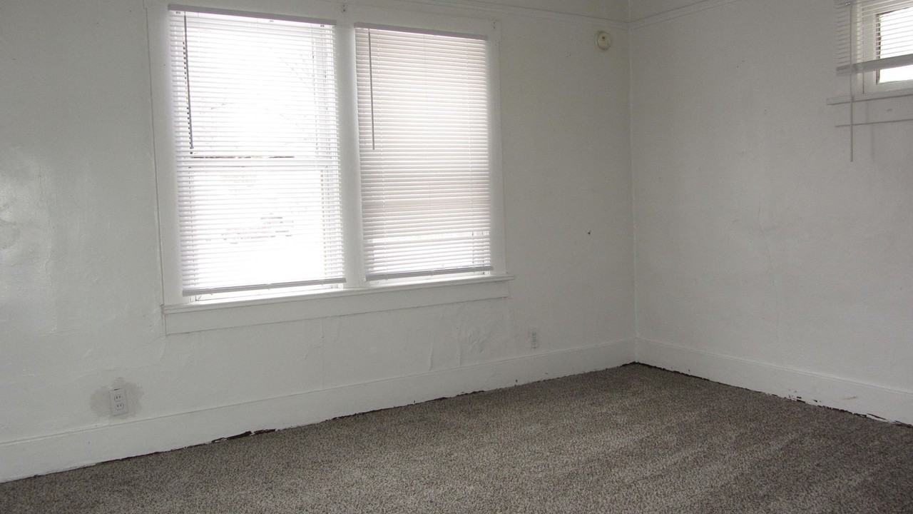 116 Park Ave - Photo 3 of 7