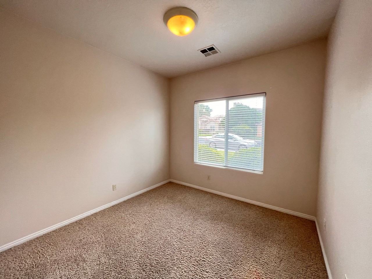 2618 W 230 N - Photo 6 of 20