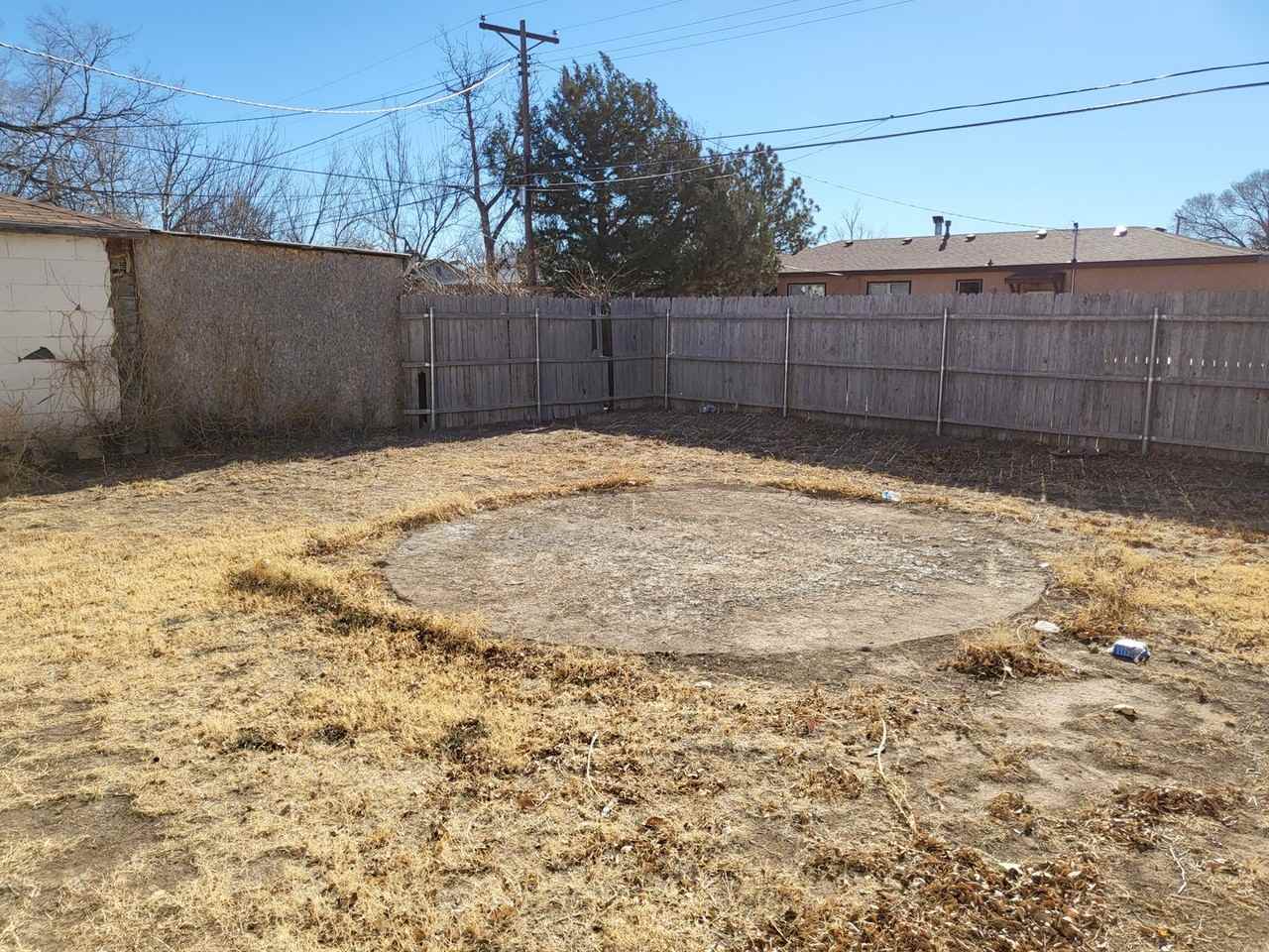 929 W 16th St - Photo 2 of 12
