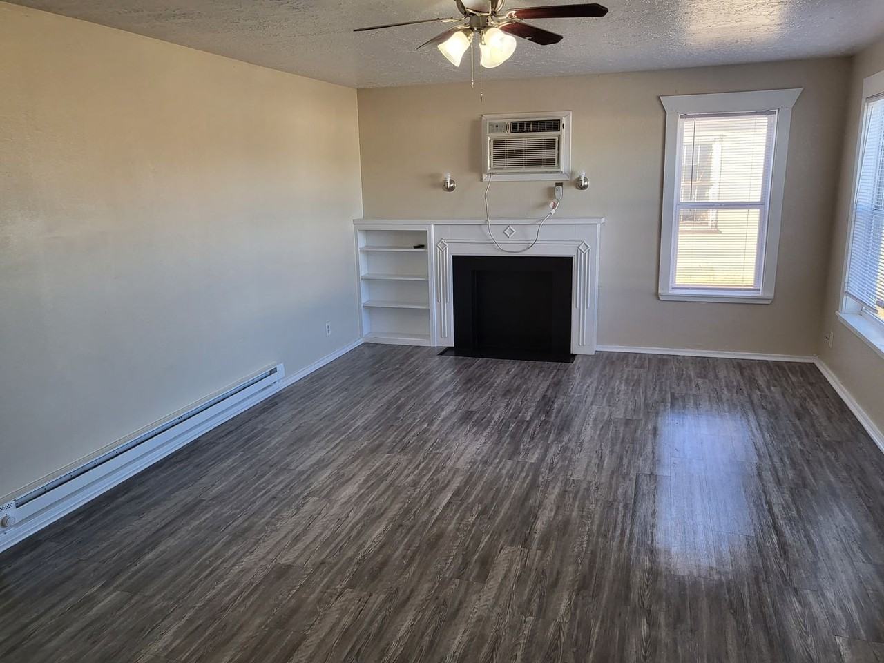 929 W 16th St - Photo 3 of 12