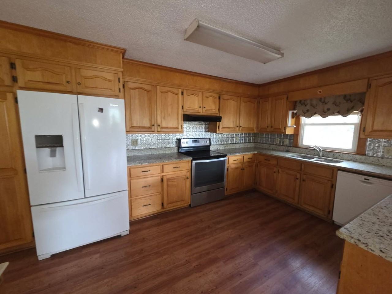 1435 Garner Chapel Rd - Photo 3 of 14
