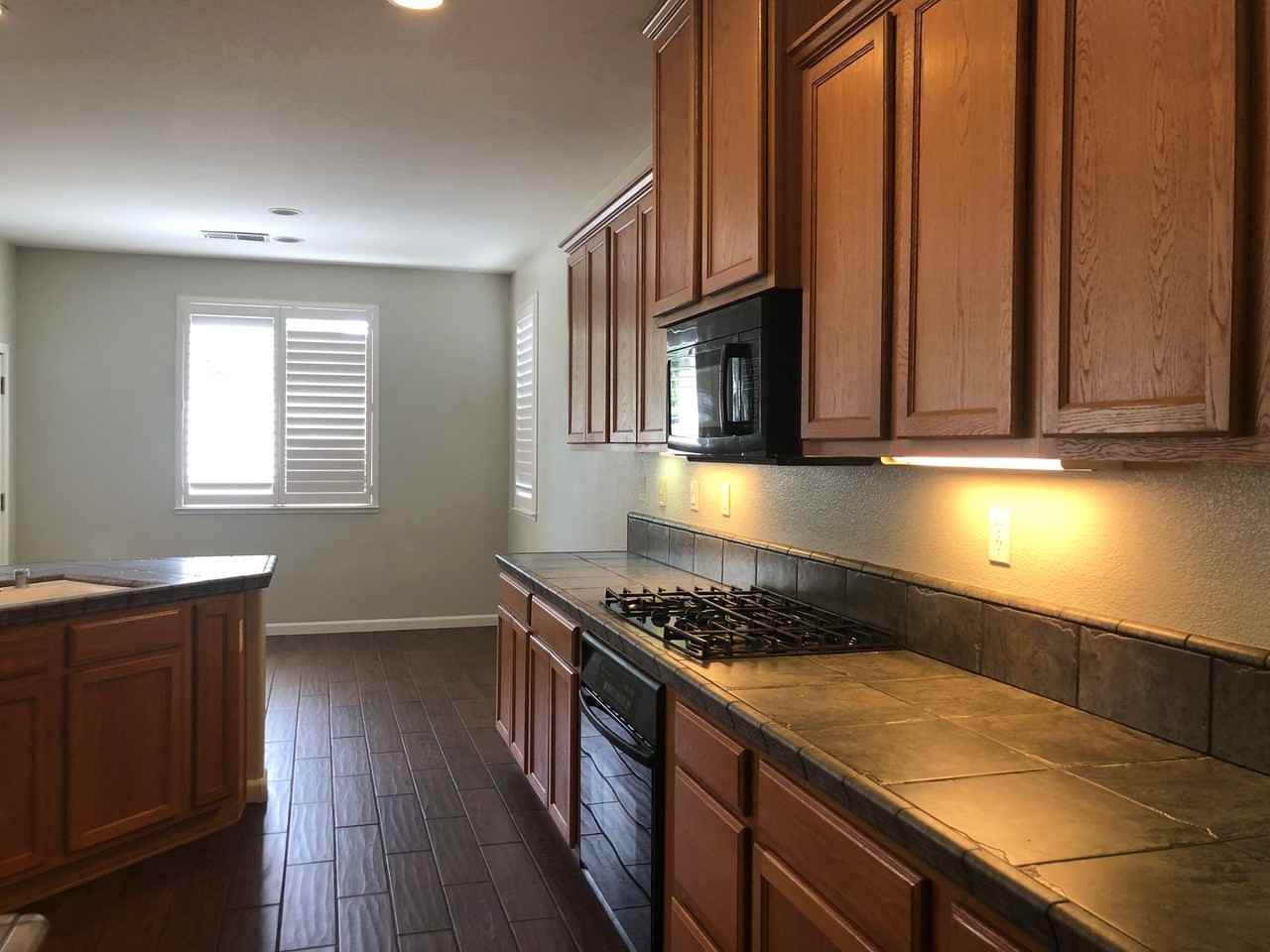 1142 Cabanel Ln - Photo 3 of 27