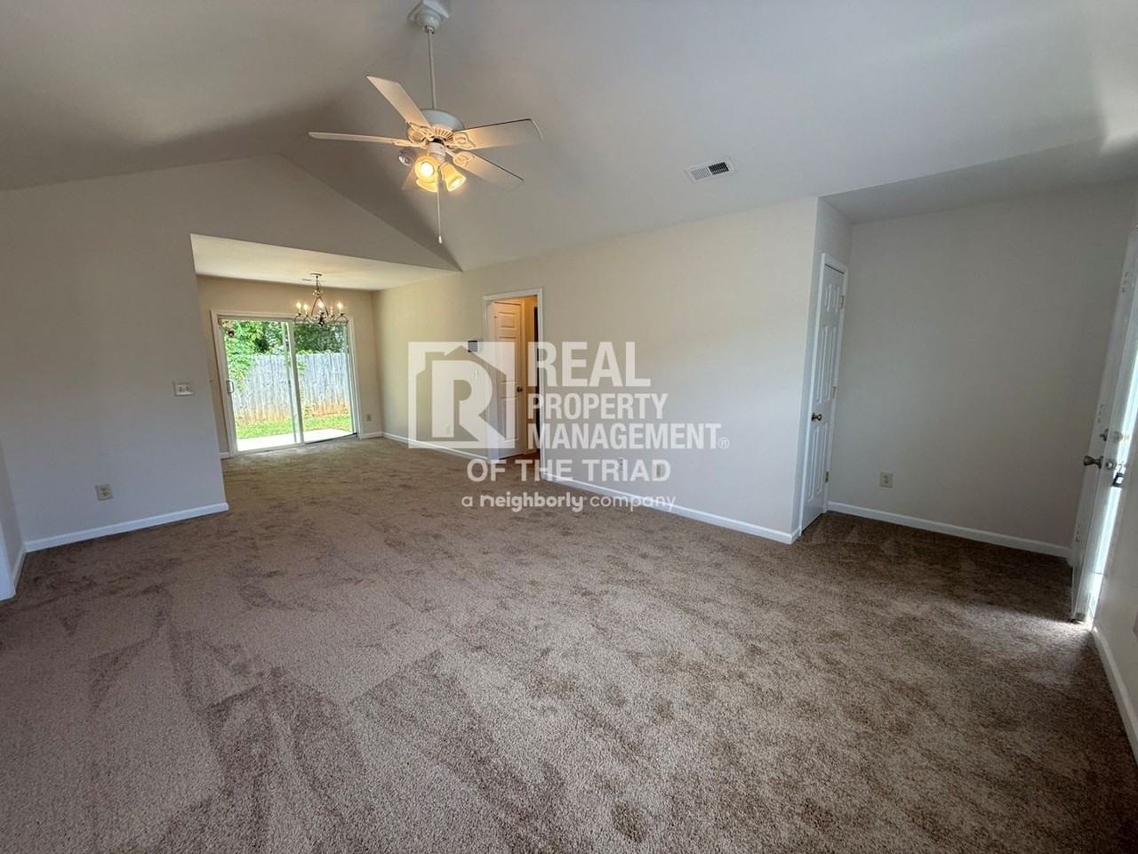 8 Franklinwood Dr - Photo 3 of 31