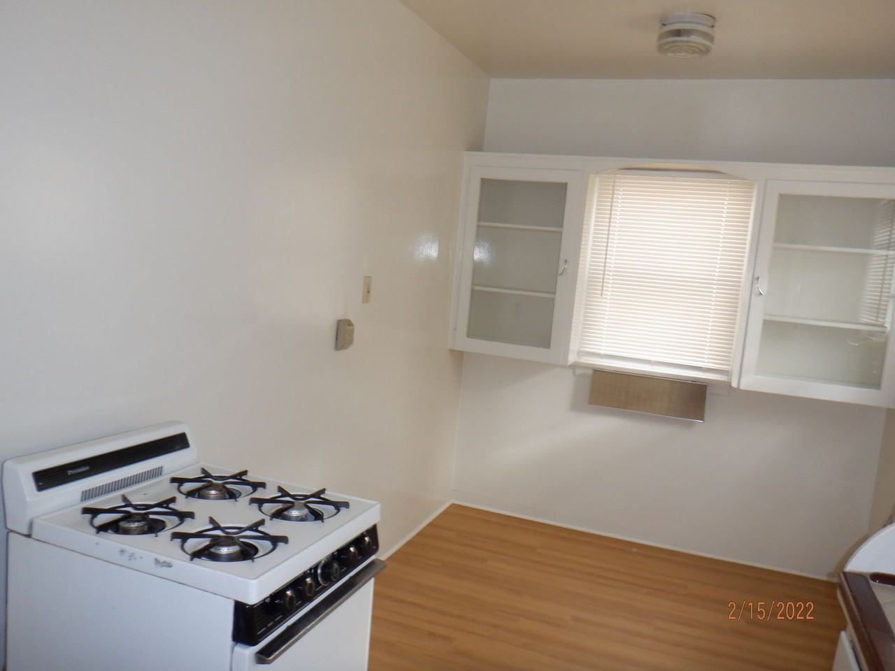 210 W D St - Photo 3 of 24